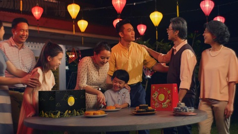 Lưu giữ giá trị và tinh thần Việt qua từng mùa lễ hội- Ảnh 1. Lưu giữ giá trị và tinh thần Việt qua từng mùa lễ hội- Ảnh 1.
