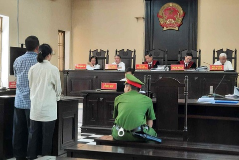 Vay tiền, chiếm đoạt hơn 18 tỉ đồng, cựu kế toán Trung tâm Y tế lãnh 14 năm tù- Ảnh 1. Vay tiền, chiếm đoạt hơn 18 tỉ đồng, cựu kế toán Trung tâm Y tế lãnh 14 năm tù- Ảnh 1.