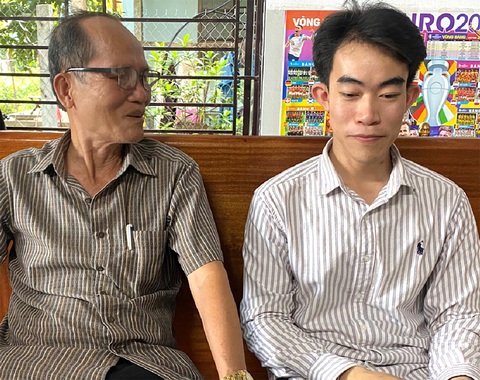 Cậu học trò xin 'ứng học bổng' nay đã thành kỹ sư - Ảnh 2. Cậu học trò xin 'ứng học bổng' nay đã thành kỹ sư - Ảnh 2.