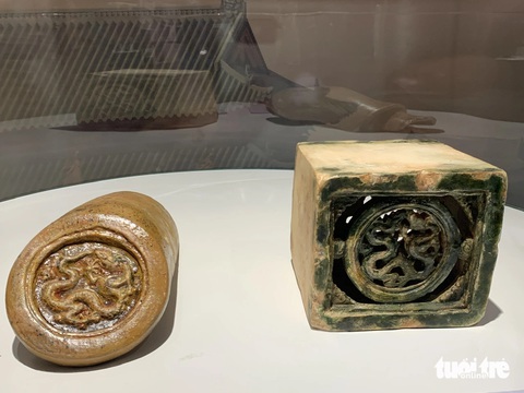 Ngắm bảo vật quốc gia trống đồng Cổ Loa, bát sứ hình rồng ở Những ngày Hà Nội tại TP.HCM - Ảnh 7. Ngắm bảo vật quốc gia trống đồng Cổ Loa, bát sứ hình rồng ở Những ngày Hà Nội tại TP.HCM - Ảnh 8.