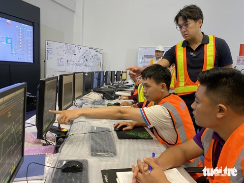 Đội lái tàu người Việt thực hành lái tàu metro số 1 - Ảnh 4.