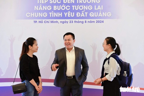 20 năm CLB Tiếp sức đến trường Quảng Nam - Đà Nẵng: Tri ân những người miệt mài nâng bước sinh viên - Ảnh 5. 20 năm CLB Tiếp sức đến trường Quảng Nam - Đà Nẵng: Giúp đỡ 2.194 tân SV với tình thương vô hạn - Ảnh 4.