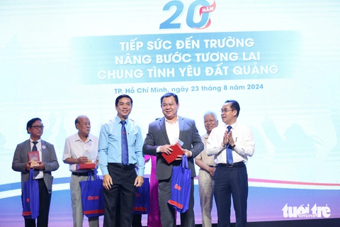 20 năm CLB Tiếp sức đến trường Quảng Nam - Đà Nẵng: Giúp đỡ 2.194 tân SV với tình thương vô hạn - Ảnh 11. 20 năm CLB Tiếp sức đến trường Quảng Nam - Đà Nẵng: Giúp đỡ 2.194 tân SV với tình thương vô hạn - Ảnh 11.
