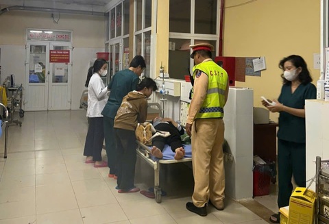 CSGT Đắk Nông kịp thời cứu nạn nhân nhồi máu cơ tim - Ảnh 2. Công an Đắk Nông kịp thời cứu nạn nhân nhồi máu cơ tim - Ảnh 2.
