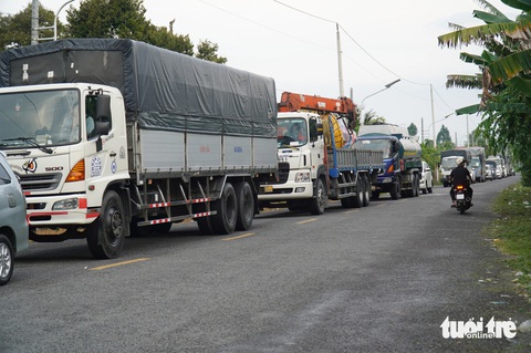 Tai nạn trên cầu Rạch Miễu, một thiếu niên thiệt mạng, kẹt cả phà lẫn cầu- Ảnh 3. Tai nạn trên cầu Rạch Miễu, một thiếu niên thiệt mạng, kẹt cả phà lẫn cầu- Ảnh 3.