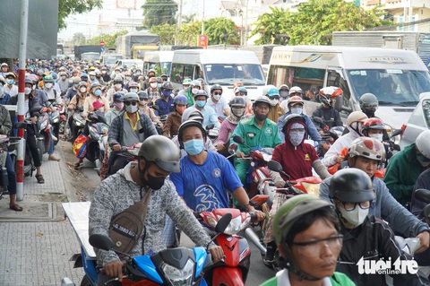 Tai nạn trên cầu Rạch Miễu, một thiếu niên thiệt mạng, kẹt cả phà lẫn cầu- Ảnh 4. Tai nạn trên cầu Rạch Miễu, một thiếu niên thiệt mạng, kẹt cả phà lẫn cầu- Ảnh 4.