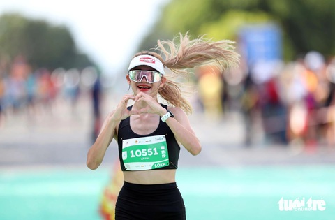 Những runner nữ xinh đẹp trên đường chạy GreenUP Marathon Long An 2024- Ảnh 4. Những runner nữ xinh đẹp trên đường chạy GreenUP Marathon Long An 2024 - Ảnh 4.