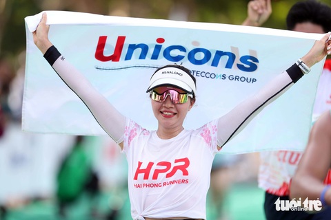 Những runner nữ xinh đẹp trên đường chạy GreenUP Marathon Long An 2024- Ảnh 5. Những runner nữ xinh đẹp trên đường chạy GreenUP Marathon Long An 2024 - Ảnh 5.