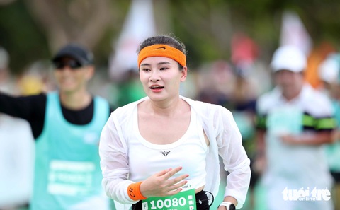Những runner nữ xinh đẹp trên đường chạy GreenUP Marathon Long An 2024- Ảnh 6. Những runner nữ xinh đẹp trên đường chạy GreenUP Marathon Long An 2024 - Ảnh 6.