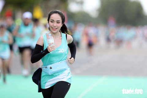 Những runner nữ xinh đẹp trên đường chạy GreenUP Marathon Long An 2024- Ảnh 9. Những runner nữ xinh đẹp trên đường chạy GreenUP Marathon Long An 2024 - Ảnh 9.