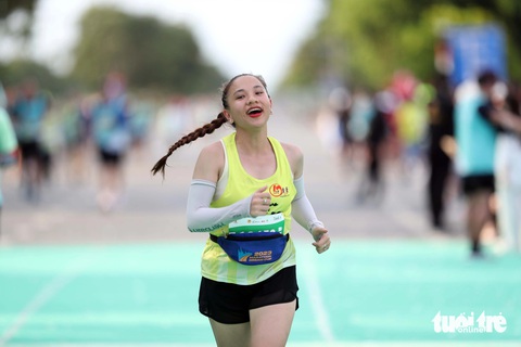 Những runner nữ xinh đẹp trên đường chạy GreenUP Marathon Long An 2024- Ảnh 10. Những runner nữ xinh đẹp trên đường chạy GreenUP Marathon Long An 2024 - Ảnh 10.