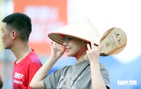Những runner nữ xinh đẹp trên đường chạy GreenUP Marathon Long An 2024- Ảnh 11. Những runner nữ xinh đẹp trên đường chạy GreenUP Marathon Long An 2024 - Ảnh 11.