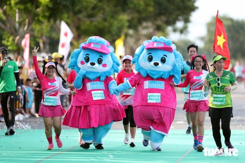 Những runner nữ xinh đẹp trên đường chạy GreenUP Marathon Long An 2024- Ảnh 12. Những runner nữ xinh đẹp trên đường chạy GreenUP Marathon Long An 2024 - Ảnh 12.