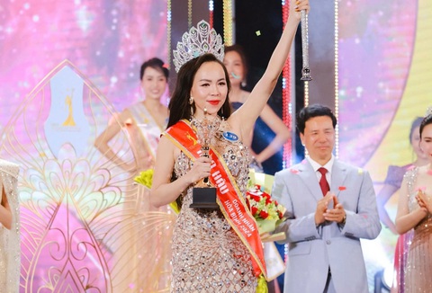 Hoắc Thị Huyền đoạt vương miện Hoa hậu Doanh nhân Hoà bình 2024 - Ảnh 1. Hoắc Thị Huyền đoạt vương miện Hoa hậu Doanh nhân Hoà bình 2024 - Ảnh 1.