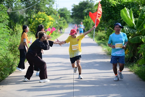 Ca sĩ Đức Tuấn có trải nghiệm đặc biệt tại GreenUP Marathon 2024- Ảnh 6. Ca sĩ Đức Tuấn có trải nghiệm đặc biệt tại GreenUP Marathon 2024 - Ảnh 6.