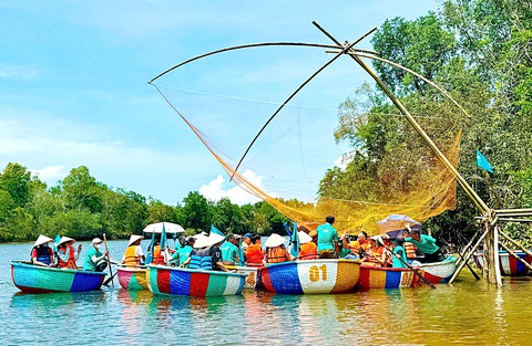 Xu hướng nghỉ lễ: ít đi tour, tranh thủ dự sự kiện - Ảnh 2. Xu hướng nghỉ lễ: ít đi tour, tranh thủ dự sự kiện - Ảnh 2.