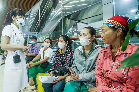 Bộ Y tế: Yêu cầu các bệnh viện công khai đường dây nóng ghi nhận ý kiến người dân - Ảnh 1. Bộ Y tế: Yêu cầu các bệnh viện công khai đường dây nóng ghi nhận ý kiến người dân - Ảnh 2.
