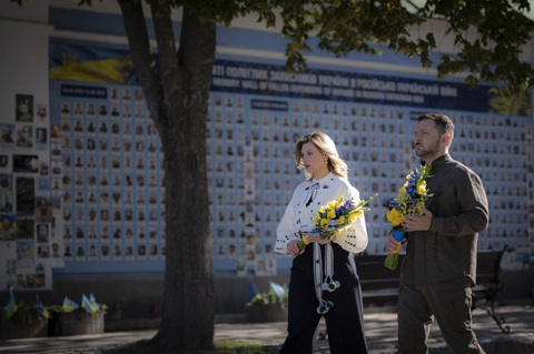 Thông điệp Quốc khánh của ông Zelensky: 'Đem chiến tranh trở lại Nga'- Ảnh 1. Thông điệp Quốc khánh của ông Zelensky: 'Đem chiến tranh trở lại Nga' - Ảnh 1.