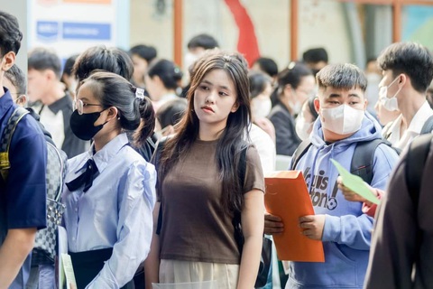 Xuất hiện tin nhắn lừa đảo nhập học, 2 trường đại học ở TP.HCM lên tiếng- Ảnh 1. Xuất hiện tin nhắn lừa đảo nhập học, 2 trường đại học ở TP.HCM lên tiếng - Ảnh 1.