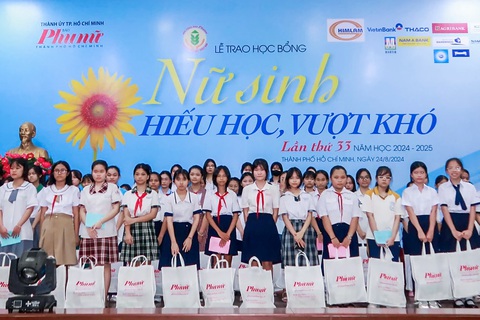 Gần 720 triệu đồng học bổng cho nữ sinh hiếu học vượt khó - Ảnh 1. Gần 720 triệu đồng học bổng cho nữ sinh hiếu học vượt khó - Ảnh 2.