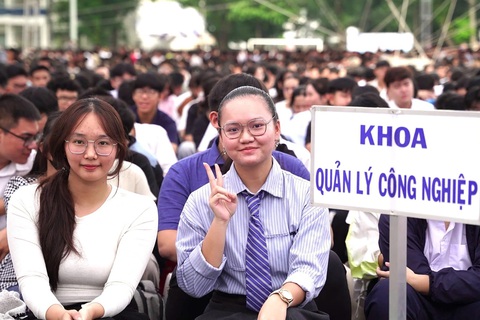 Sinh viên nữ trúng tuyển vào Trường đại học Bách khoa TP.HCM tăng - Ảnh 1. Sinh viên nữ trúng tuyển vào Trường đại học Bách khoa TP.HCM tăng - Ảnh 2.