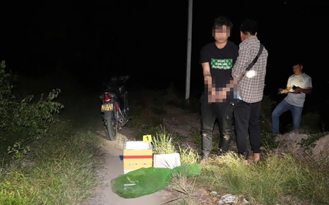 Bắt người vận chuyển 7 con kỳ đà vân quý hiếm với giá 200 ngàn - Ảnh 1. Bắt người vận chuyển 7 con kỳ đà vân quý hiếm với giá 200.000 đồng - Ảnh 1.