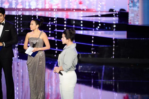 Huy Hoàng: Cô nàng nhai mic ‘rộp rộp' dịch mượt như sunsilk giúp Tường San giành Á hậu MIQ 2024 - Ảnh 3. Huy Hoàng: Cô nàng nhai mic ‘rộp rộp' dịch mượt như sunsilk giúp Tường San giành Á hậu MIQ 2024 - Ảnh 3.