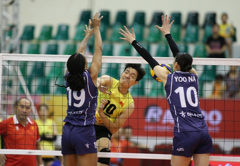 Bích Tuyền tỏa sáng, bóng chuyền nữ Việt Nam thắng nghẹt thở đối thủ Hàn Quốc - Ảnh 1.