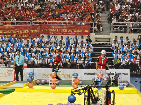 Đội Hong Kong vô địch Robocon châu Á - Thái Bình Dương, Việt Nam về nhì - Ảnh 1. Đội Hong Kong vô địch Robocon châu Á - Thái Bình Dương, Việt Nam về nhì - Ảnh 1.