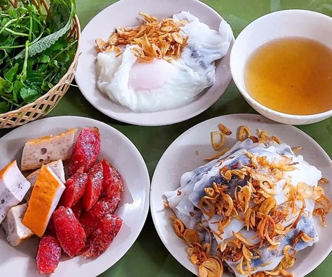 Michelin gợi ý 2 ngày ở Hà Nội: Ăn phở bò, bánh cuốn, miến lươn và chả cá, thăm đền Bạch Mã, phố Th - Ảnh 4.