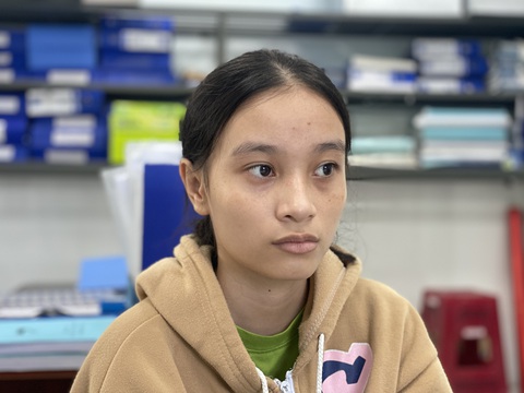 Cả tuổi thơ theo mẹ nhặt ve chai, nhận tin mẹ ung thư giai đoạn cuối khi con vào đại học - Ảnh 1. Tuổi thơ theo mẹ nhặt ve chai, giờ đậu đại học mẹ ung thư giai đoạn nặng - Ảnh 1.