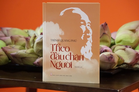 Theo dấu chân Người - cuốn truyện ký về Bác Hồ từ một nhà văn từng làm tình báo an ninh - Ảnh 5. Theo dấu chân Người - cuốn truyện ký về Bác Hồ từ một nhà văn từng làm tình báo an ninh - Ảnh 2.