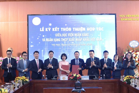 Eximbank ký kết hợp tác toàn diện cùng Học viện ngân hàng - Ảnh 1.