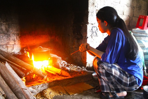 Thay bố mẹ làm đồng, chăm sóc nhà cửa, vẫn học giỏi nức tiếng - Ảnh 2. Thay bố mẹ làm đồng, chăm sóc nhà cửa, vẫn học giỏi nức tiếng - Ảnh 3.