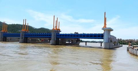 Khánh Hòa phê bình 16 đơn vị giải ngân vốn đầu tư quá chậm - Ảnh 1.