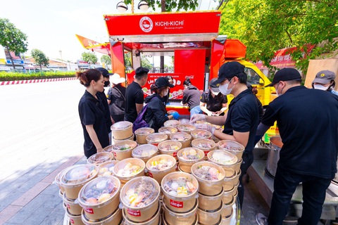 Kết nối và chia sẻ - chương trình ‘Lẩu băng chuyền 0 đồng’ của Kichi-Kichi - Ảnh 2.