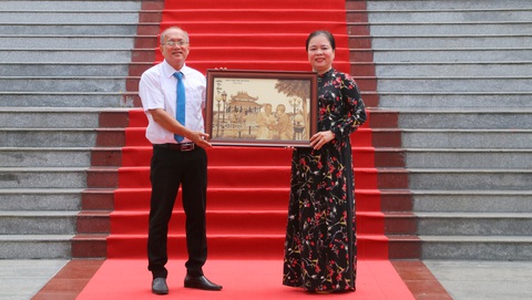 Triển lãm những hình ảnh đẹp về Bác Hồ, Bác Tôn - Ảnh 5. Triển lãm những hình ảnh đẹp về Bác Hồ, Bác Tôn - Ảnh 6.