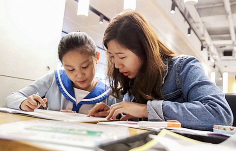 Dạy thêm, học thêm, làm sao quản được chuyện mớm bài, 'luyện gà đá'? - Ảnh 1. Dạy thêm, học thêm, làm sao quản được chuyện mớm bài, 'luyện gà đá'? - Ảnh 2.