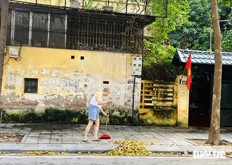 Dạo phố Lò Đúc, Hàng Chuối, cảm nhận một Hà Nội sâu lắng, thong thả - Ảnh 2.