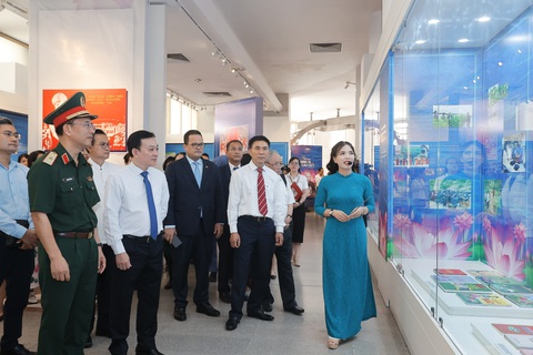 Nữ hoàng điền kinh Nguyễn Thị Oanh, nhà văn 9x Phan Đức Lộc là ‘tấm gương bình dị mà cao quý’ - Ảnh 1. Nữ hoàng điền kinh Nguyễn Thị Oanh, nhà văn 9x Phan Đức Lộc là ‘tấm gương bình dị cao quý’ - Ảnh 1.