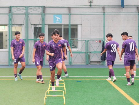 U20 Việt Nam hủy trận đấu tập vì bão Shanshan - Ảnh 1. U20 Việt Nam hủy trận đấu tập vì bão Shanshan - Ảnh 1.