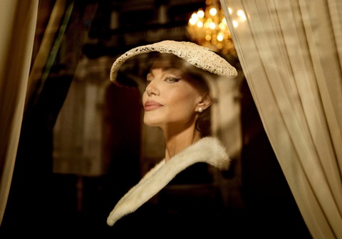 Angelina Jolie vào vai Maria Callas, tranh giải ở liên hoan phim Venice - Ảnh 2. Angelina Jolie - Ảnh 2.