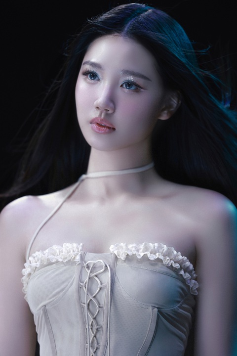 Amee yêu kiều hóa thần giấc mơ trong MV ‘Mộng yu’- Ảnh 1. Hình ảnh mới của Amee lập tức gây sốt