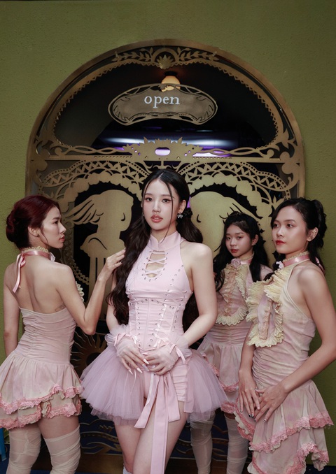 Amee yêu kiều hóa thần giấc mơ trong MV ‘Mộng yu’- Ảnh 2. Amee yêu kiều hóa thần giấc mơ trong MV ‘Mộng yu’- Ảnh 2.