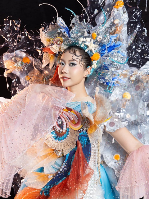 Nguyễn Vĩnh Hà Phương từng vào top 5 Người đẹp tài năng cuộc thi Miss World Vietnam 2022 và đoạt giải người đẹp có phần giới thiệu hay tại Miss Grand Vietnam 2023. Cô hiện là sinh viên Nhạc viện TP.HCM, thủ khoa đầu vào thanh nhạc hệ đại học. Hà Phương đoạt nhiều giải thưởng cao Nguyễn Vĩnh Hà Phương từng vào top 5 Người đẹp tài năng cuộc thi Miss World Vietnam 2022 và đoạt giải người đẹp có phần giới thiệu hay tại Miss Grand Vietnam 2023. Cô hiện là sinh viên Nhạc viện TP.HCM, thủ khoa đầu vào thanh nhạc hệ đại học. Hà Phương từng đoạt nhiều giải thưởng cao.