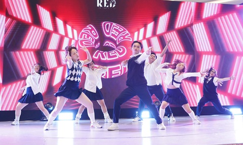 Nhóm Red - ISB Dance Crew với những điệu nhảy bắt mắt - Ảnh: BTC Đóa hồng gai giúp sinh viên HUTECH chiến thắng Liên hoan bước nhảy- Ảnh 2.