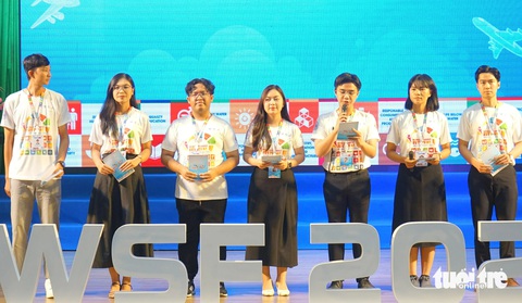 Công bố Bản tuyên bố về sáng kiến hành động của thanh niên và sinh viên vì tương lai bền vững - Ảnh: Q.HUY Công bố Bản tuyên bố về sáng kiến hành động của thanh niên và sinh viên vì tương lai bền vững - Ảnh: Q.HUY