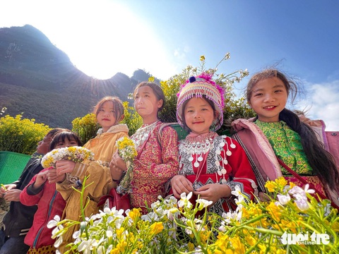 Hà Giang xinh đẹp trong mắt du khách - Ảnh: NAM TRẦN Bạn trẻ dân tộc ở Hà Giang đổi đời nhờ làm du lịch- Ảnh 1.