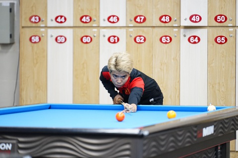 Đánh bại cơ thủ hạng 7 thế giới, Bích Trâm vô địch Giải billiards HBSF 2024- Ảnh 1. Tay cơ Nguyễn Thị Bích Trâm giành chức vô địch Giải billiards carom 3 băng nữ HBSF một cách xứng đáng - Ảnh: ĐỨC PHONG