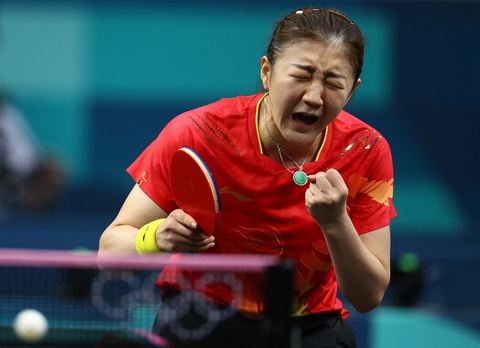 Chen Meng đã có chiến thắng đầy quả cảm - Ảnh: REUTERS Olympic 2024 ngày 3-8: Ledecky đoạt huy chương Olympic thứ 14 trong sự nghiệp- Ảnh 6.